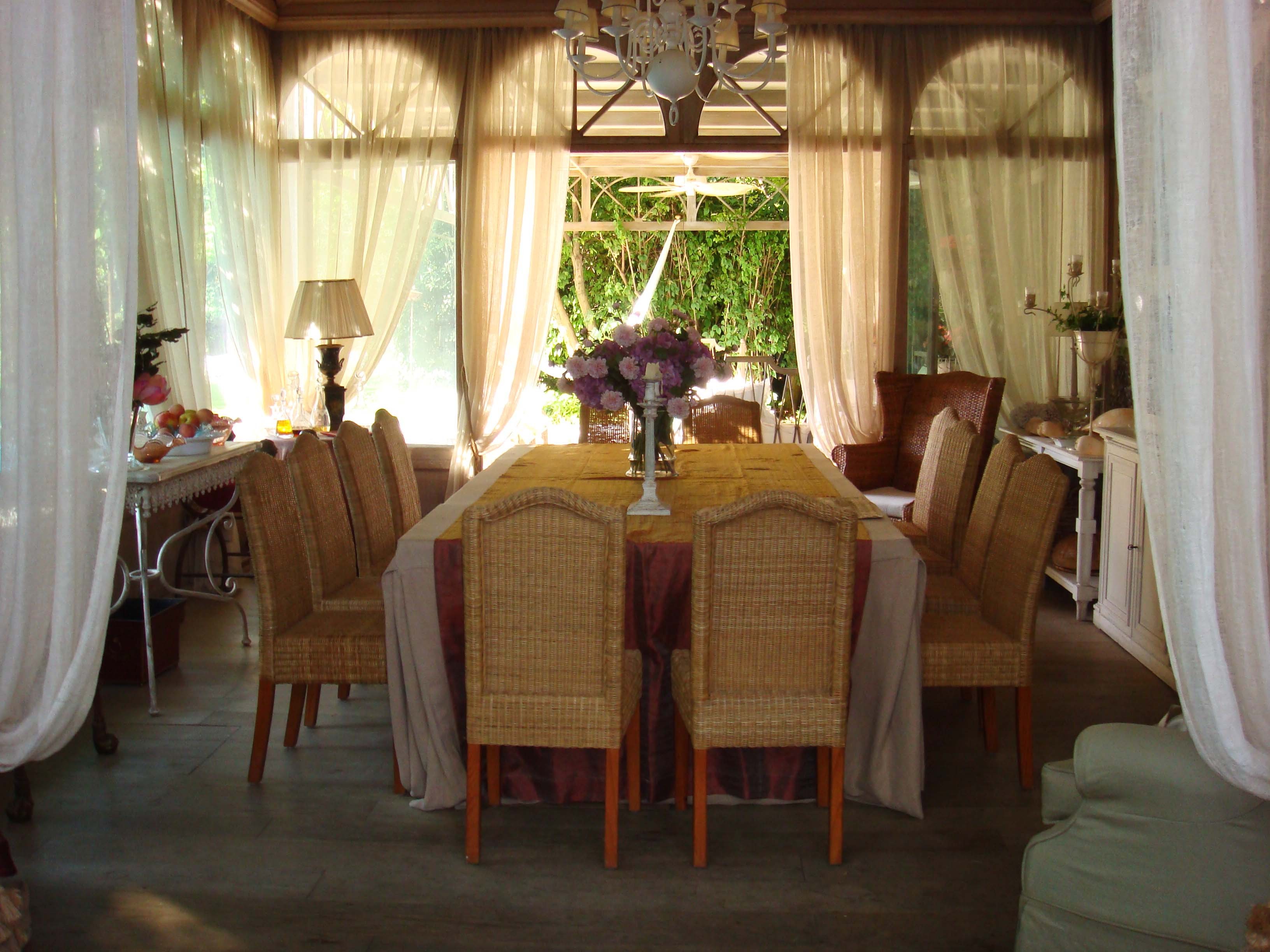 A lunch surrounded by nature - Interior Design