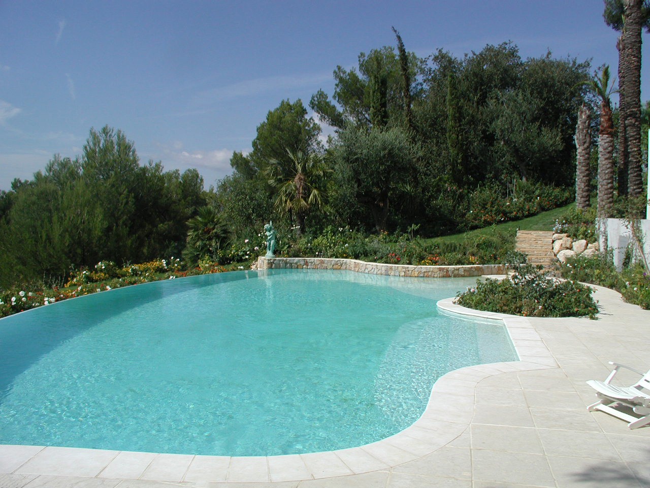 Pool embraced by the green - استخر های شنا