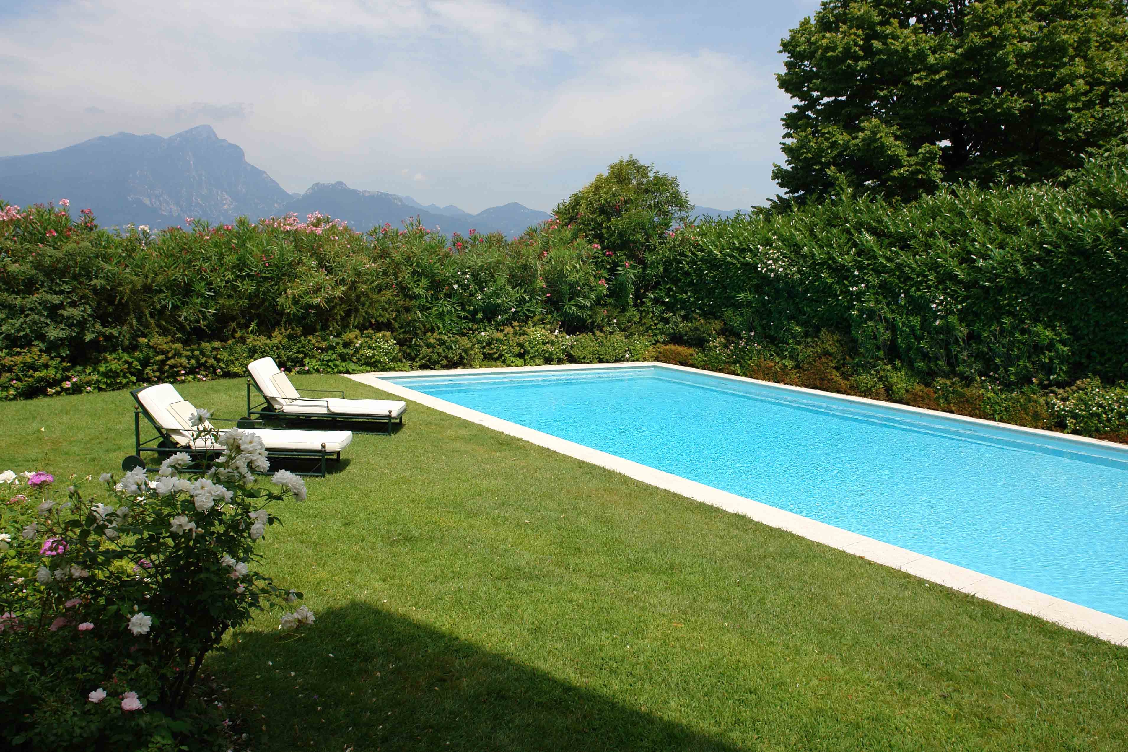Elegant private swimming pool - استخر های شنا