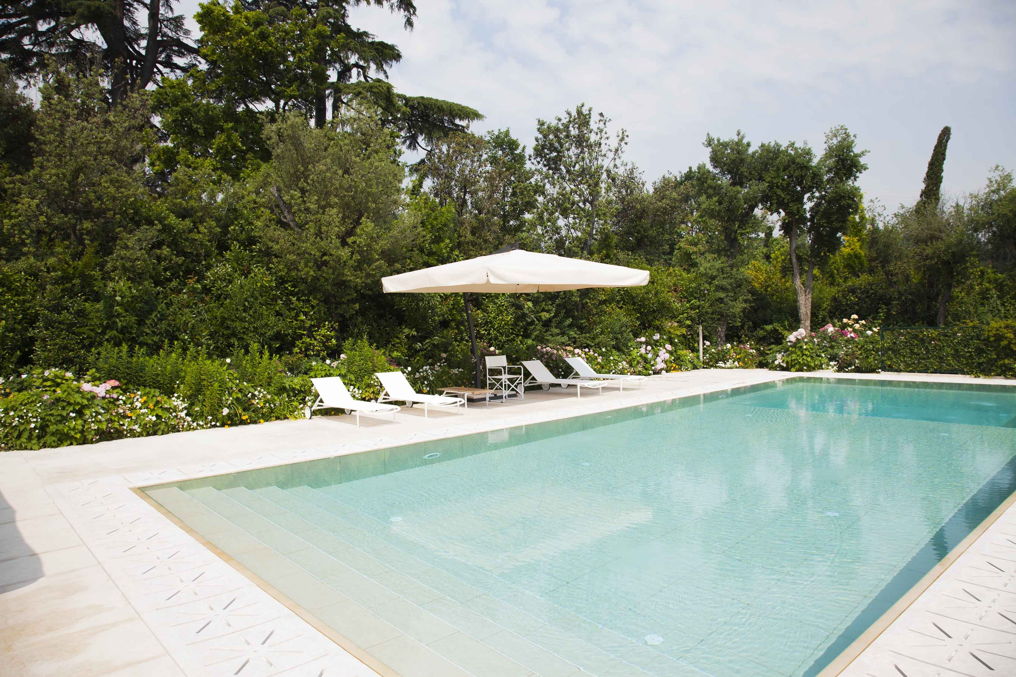 A cool private retreat - استخر های شنا