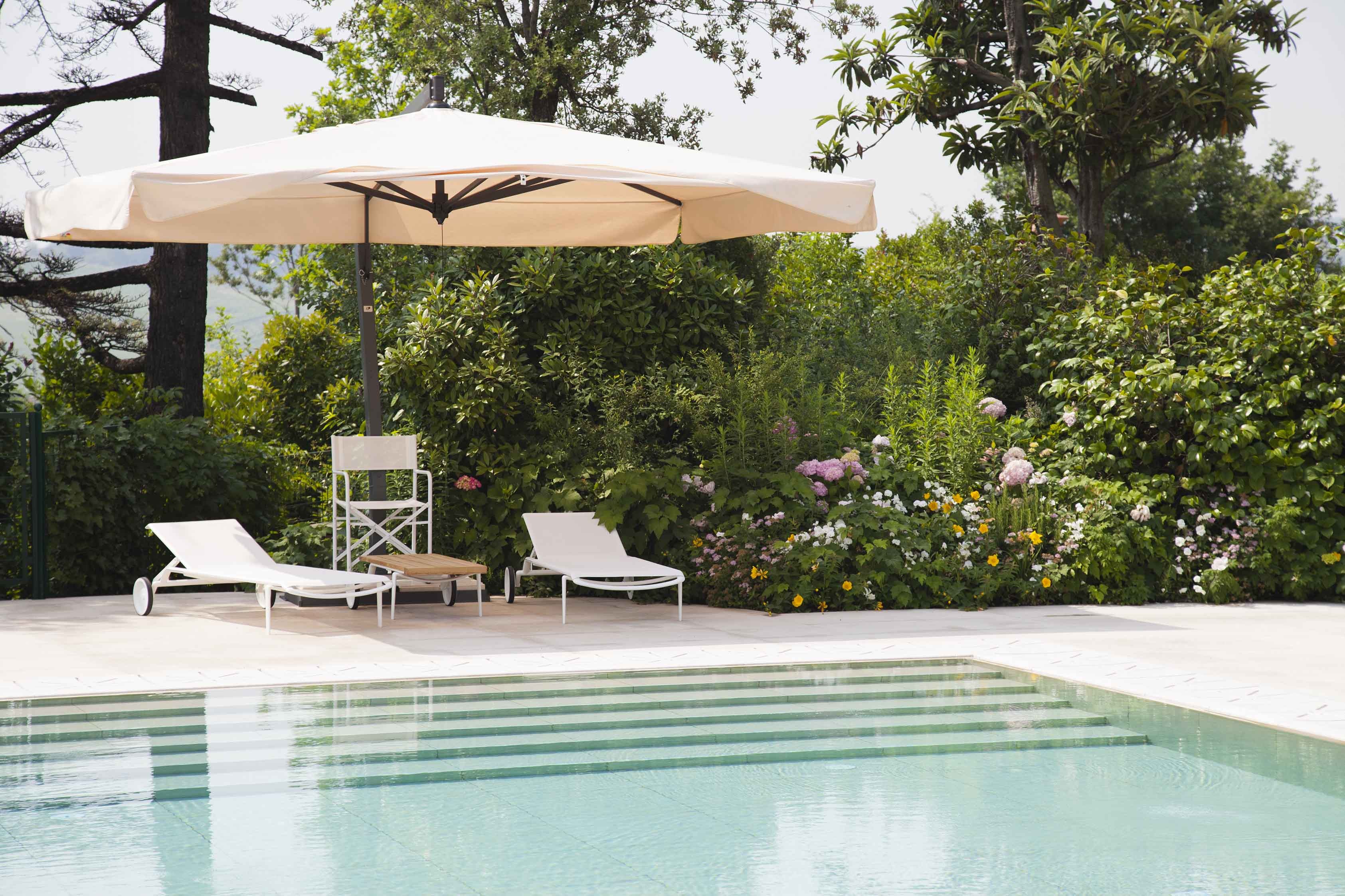 A cool private retreat - استخر های شنا