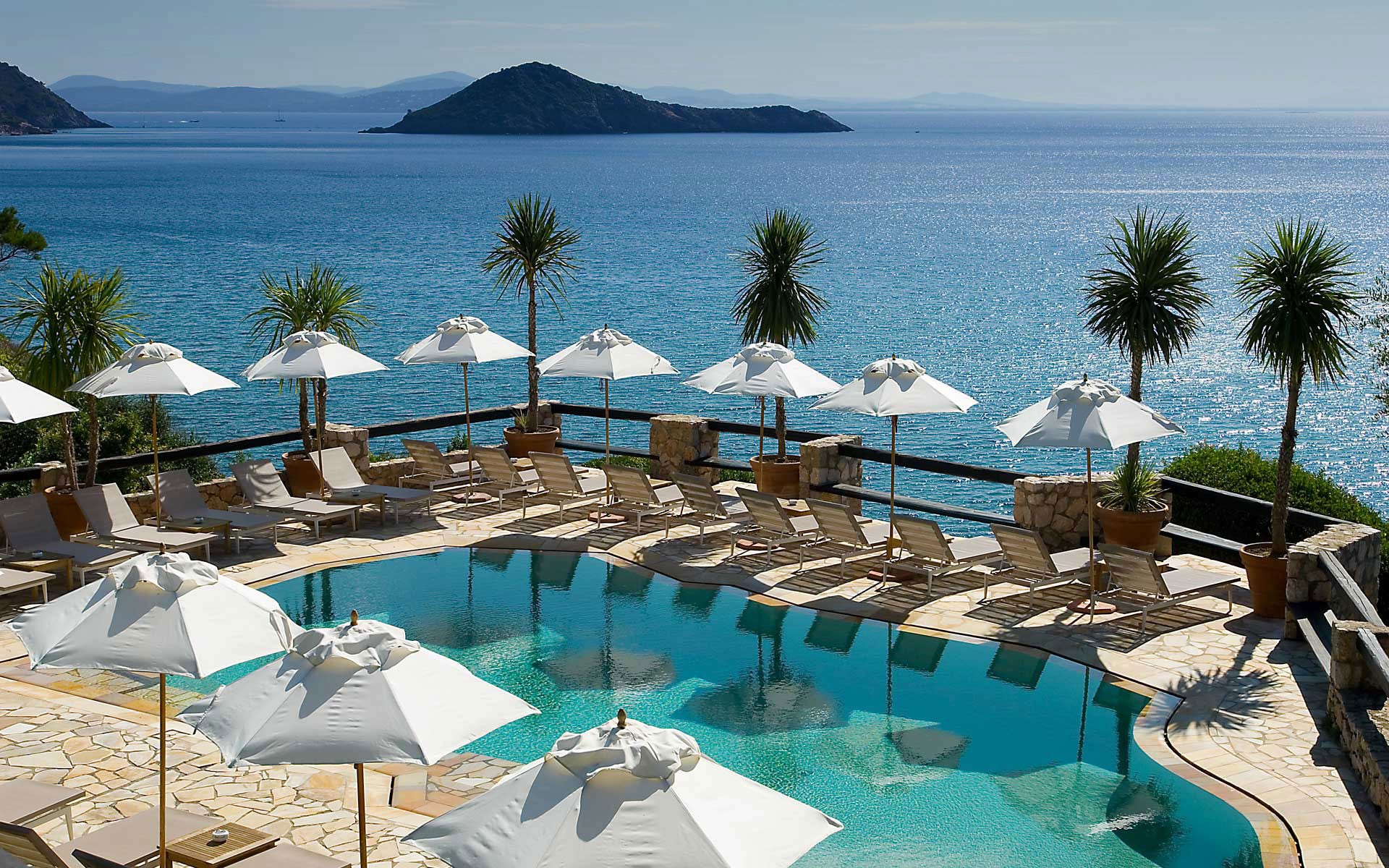 A pool facing the Mediterranean Sea - استخر های شنا