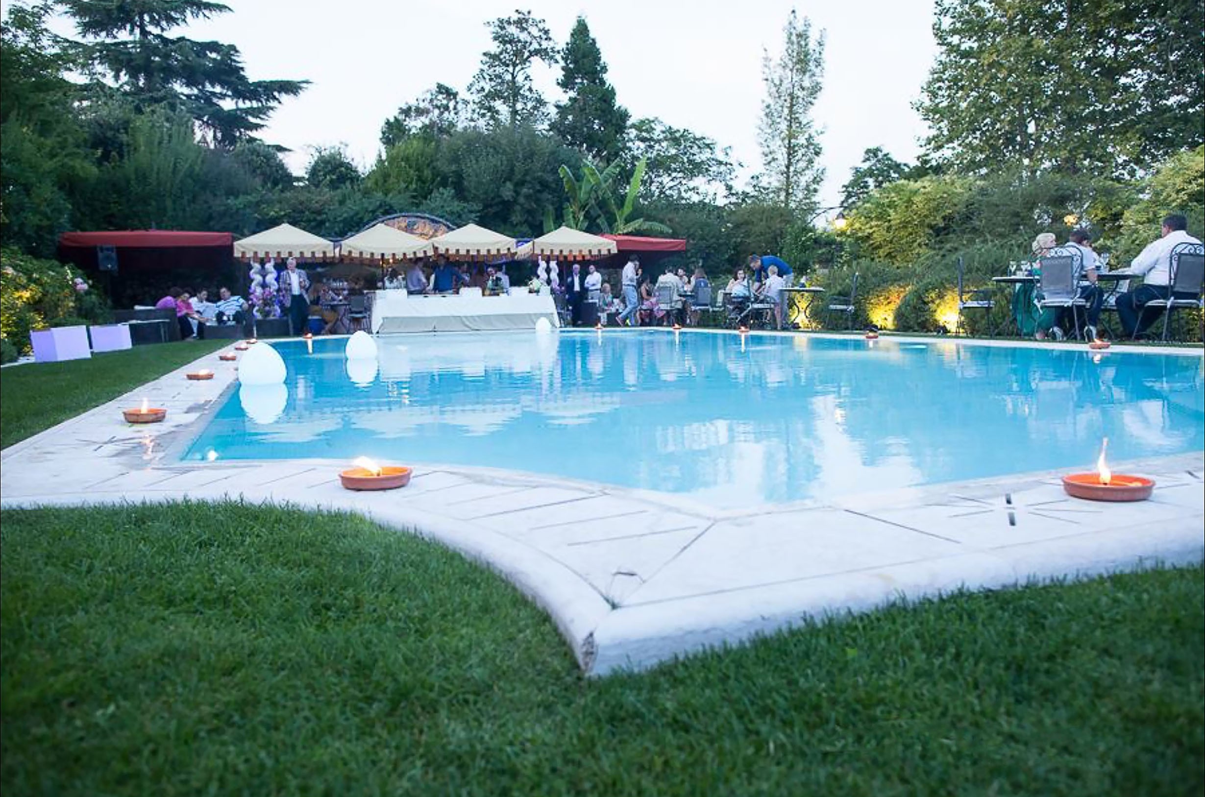 Villa Amista's swimming pool - استخر های شنا