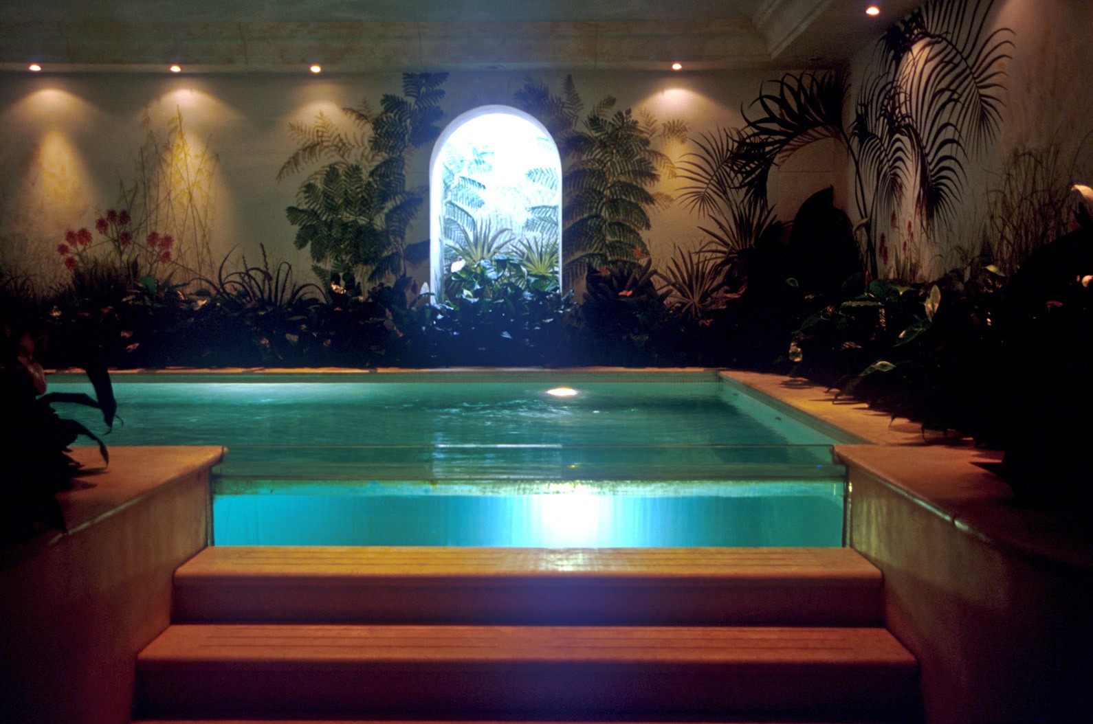 A secret oasis - استخر های شنا
