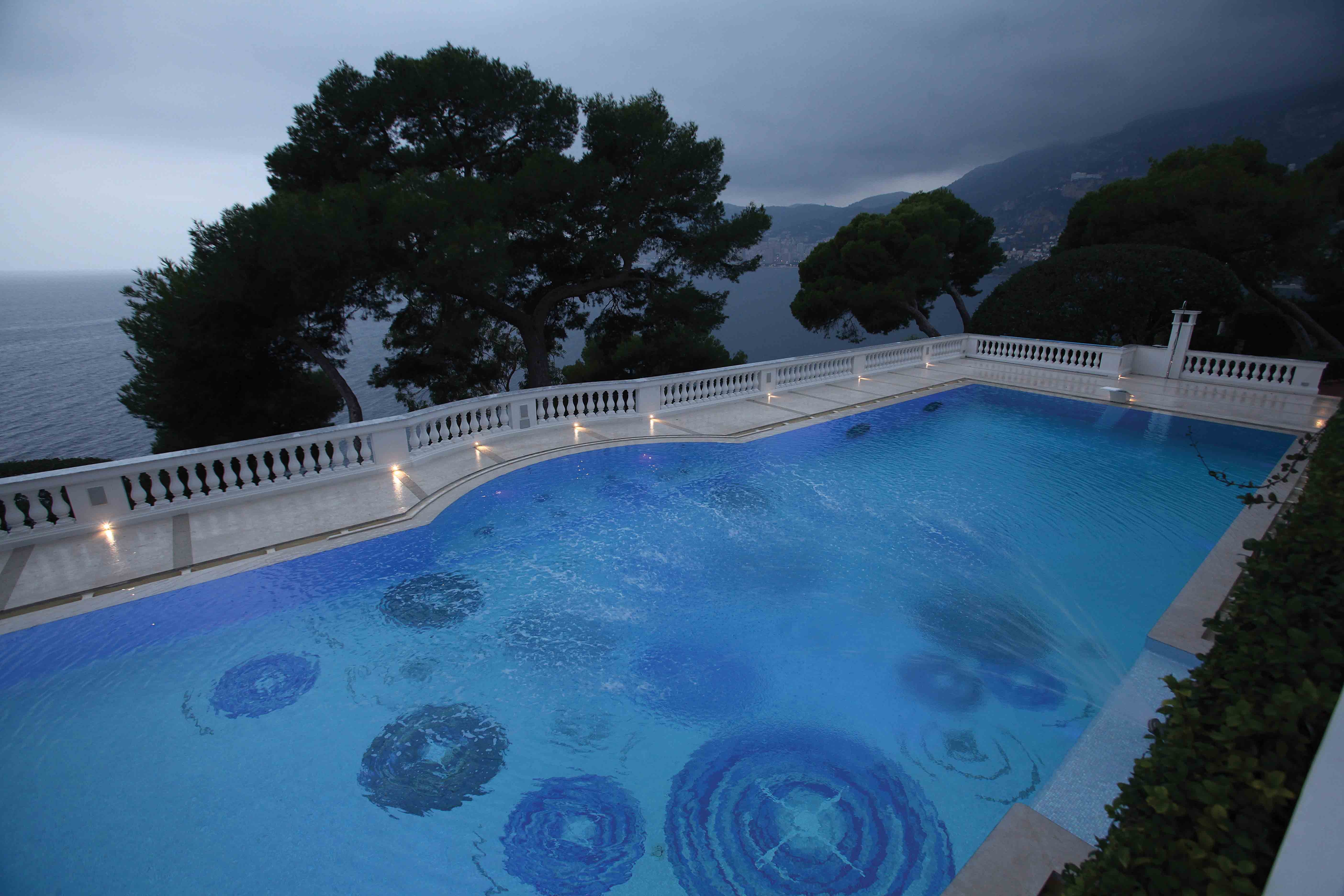 The swimming pool for Villa Trianon - استخر های شنا