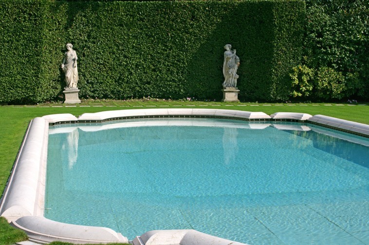 Swimming pool or decorative basin? - استخر های شنا
