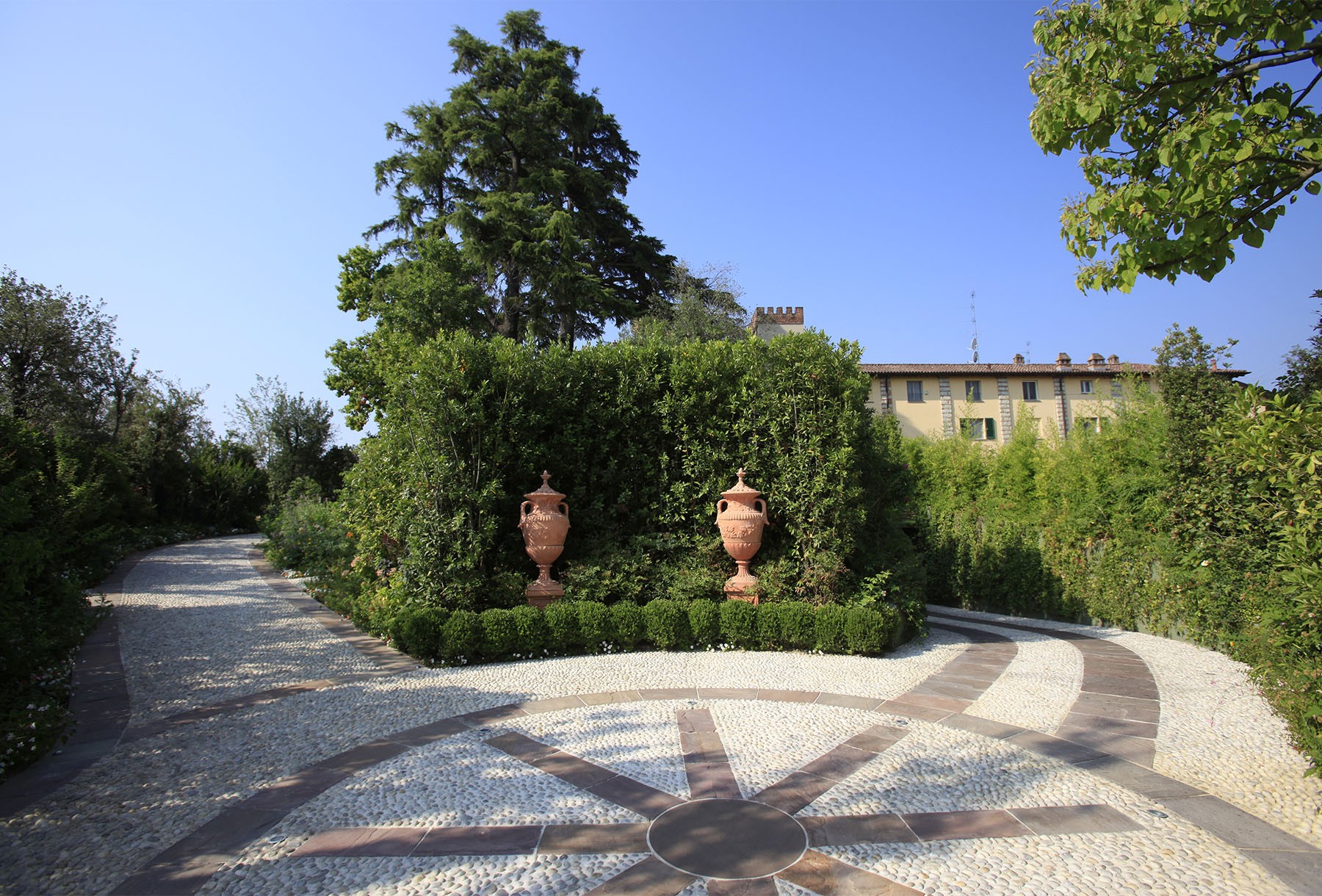 Una casa padronale trasformata in una villa prestigiosa - Giardini
